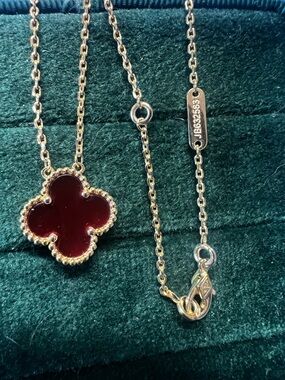 Gold-Tone Red carnelian Clover Pendant Necklace
